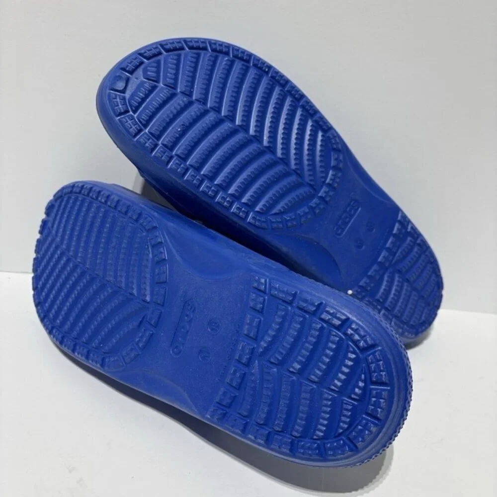 Crocs Men’s Classic Blue Flip Flop Sandals, Size 13 M